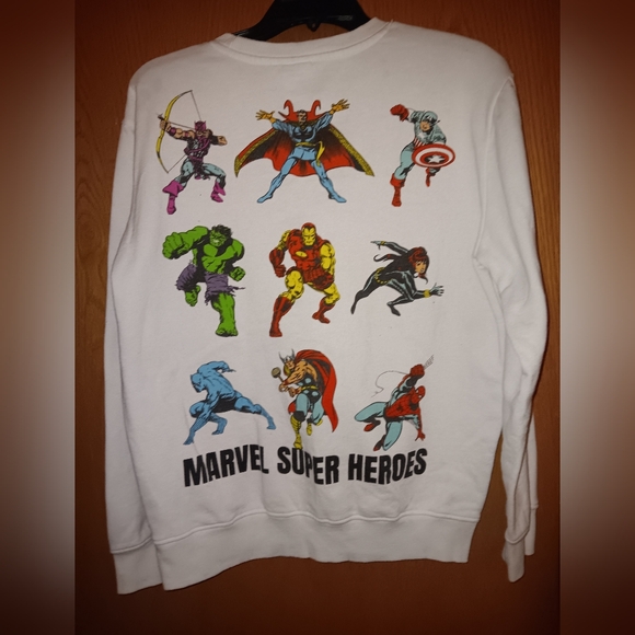 Men's size small,  Marvel Super Heroes sweatshirt - Picture 2 of 3
